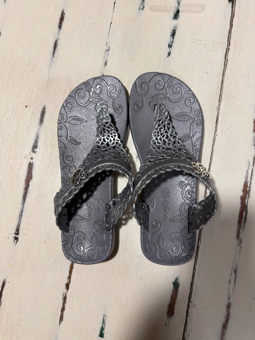 Brighton Scroll Thong Sandals Womens 6 Silver Gray Resort Y2K Jelly Flip Flops